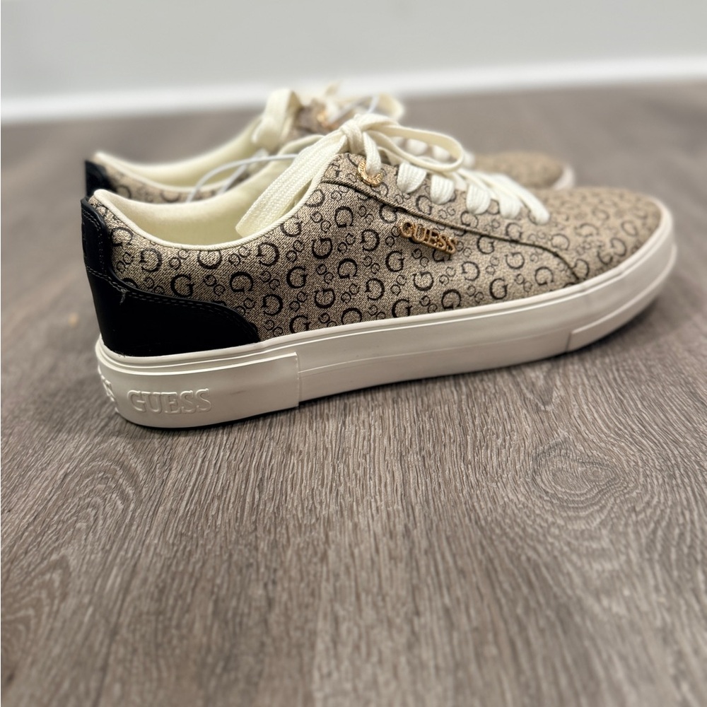 Guess Women's Stasey Quattro G Low Top Beige and Black Patterned Sneakers Size10 - Picture 4 of 10